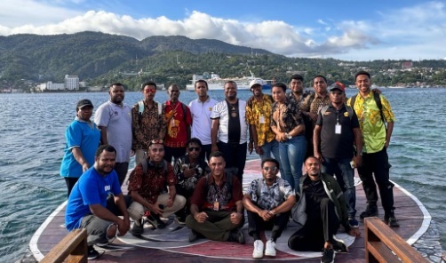 Mendampingi Mahasiswa dalam Study Lapangan Mata Kuliah di Kampung Tahima Soroma